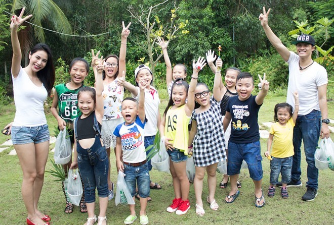 Dù bận rộn,  Thủy Tiên - Lâm Vinh Hải vẫn quyết định dành trọn một ngày, đưa học trò Bước nhảy hoàn vũ nhí đi chơi. Giọng ca "Kiss me" chia sẻ, cô muốn các bé giữ được tinh thần thoải mái trước khi bước vào đêm thi trực tiếp đầu tiên (25/7).